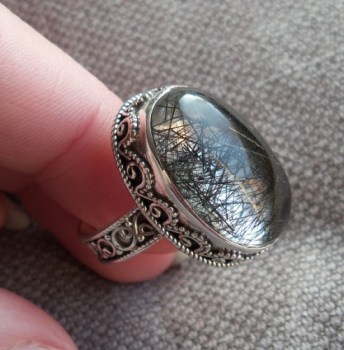 Zilveren ring met Toermalijnkwarts in bewerkte setting 18 mm